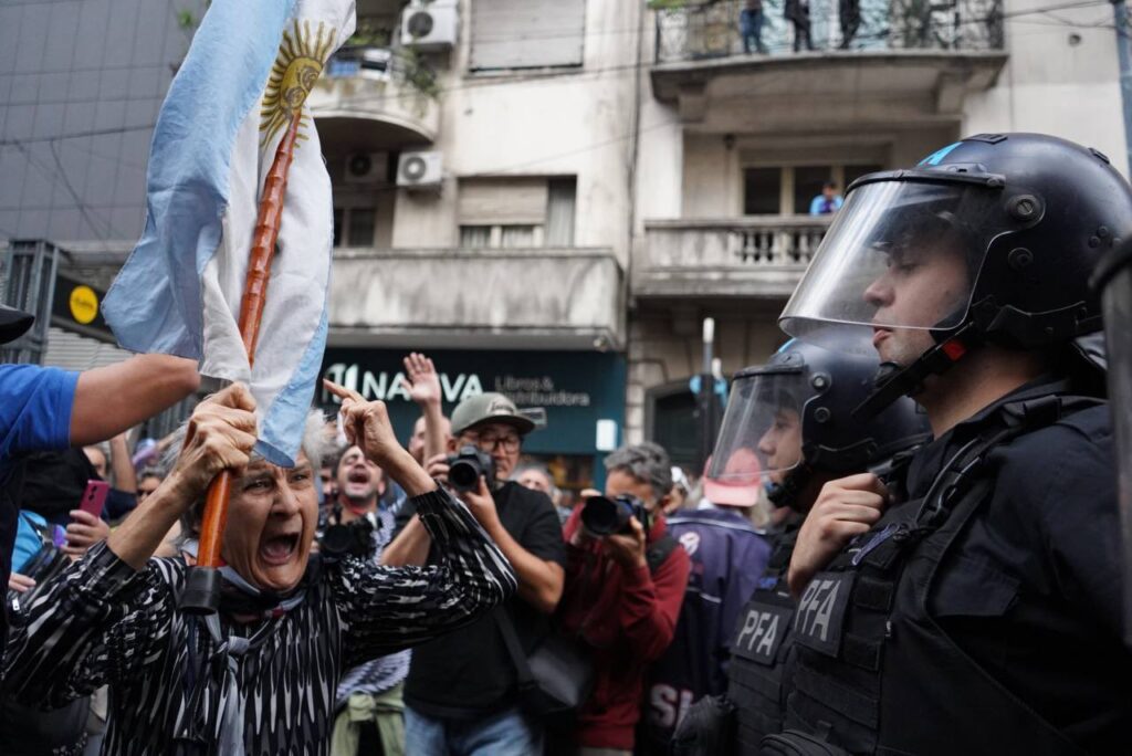 represion-a-jubilados-en-el-congreso