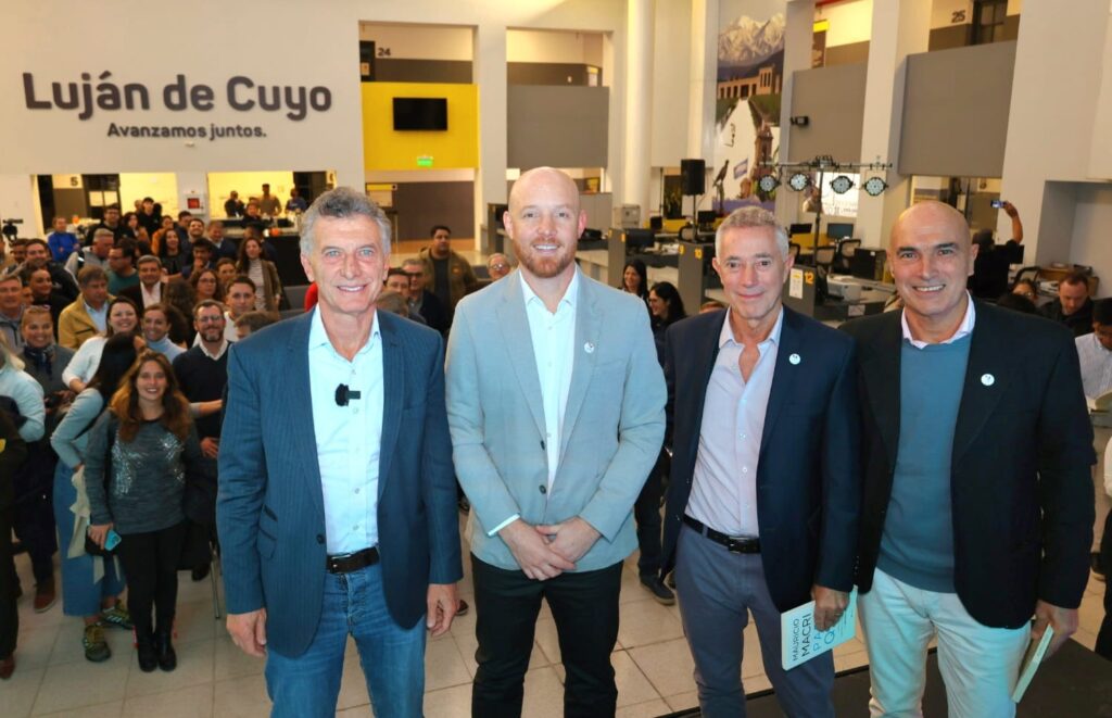 allasino-con-macri